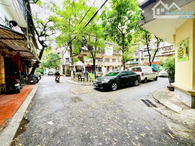 Nhà Đẹp Ở Luôn Hoàng Quốc Việt, Cầu Giấy 65m, giá 3.98 tỷ.