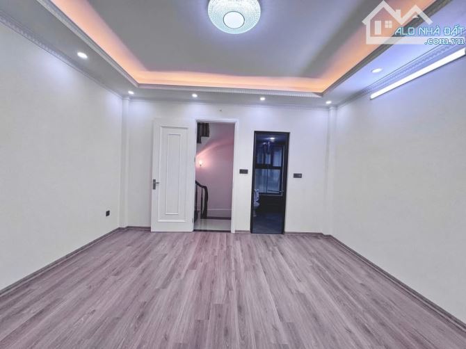 Bán nhà phố Yên Hòa, Cầu Giấy: dt 30m, mt 3.8m, 5 tầng, giá 9.8 tỷ