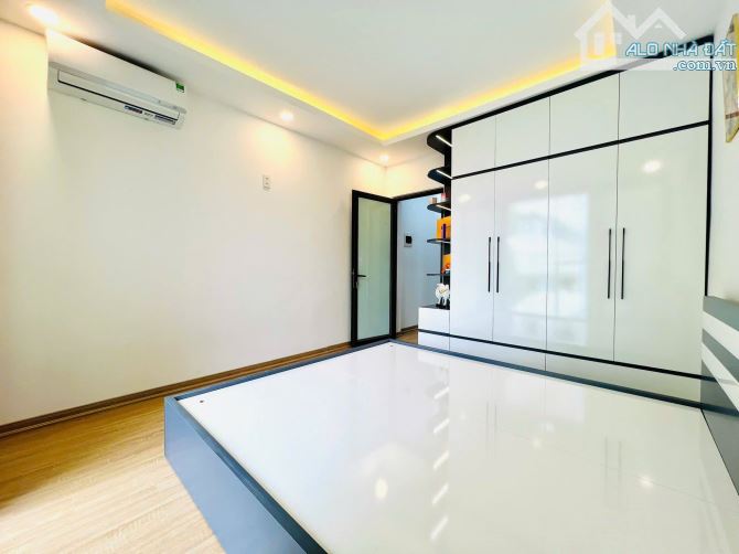 Nhà Đẹp Ở Luôn Hoàng Quốc Việt, Cầu Giấy 65m, giá 3.98 tỷ.