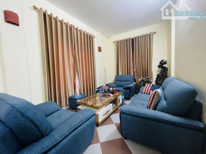 Nhà Trần Khát Chân, cách phố 15m, 105m2 x 6 tầng đẹp, giá 25.5 tỷ có TL