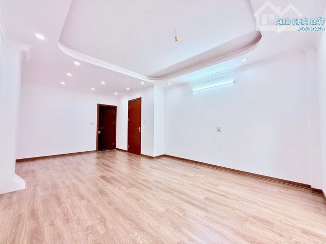 Bán Nhà Phố Nguyễn Văn Viên, xây mới - 50 m2 x 5 tầng Thang máy - Nhà đẹp mê li - SĐCC