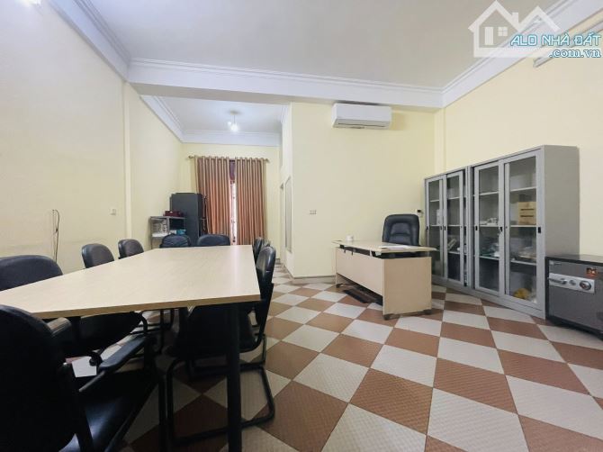 Nhà Trần Khát Chân, cách phố 15m, 105m2 x 6 tầng đẹp, giá 25.5 tỷ có TL