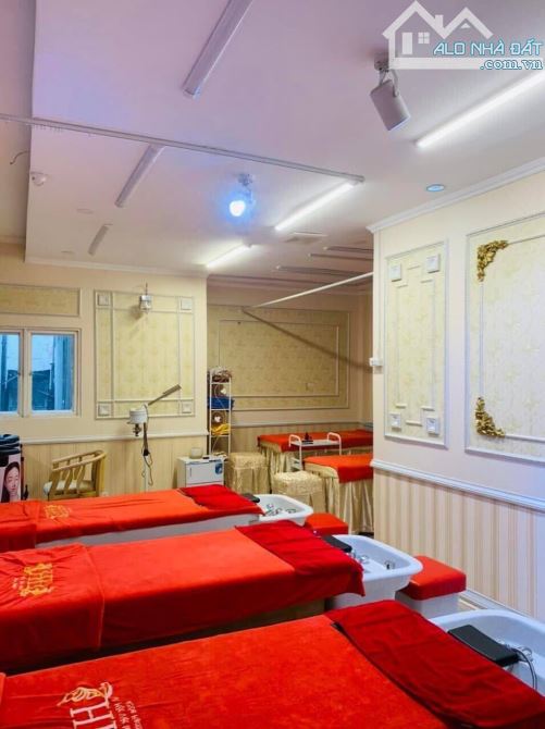 Bán nhà Mặt Phố Tuệ Tĩnh, DT 70m x 5 tầng, 29.5 tỷ đồng