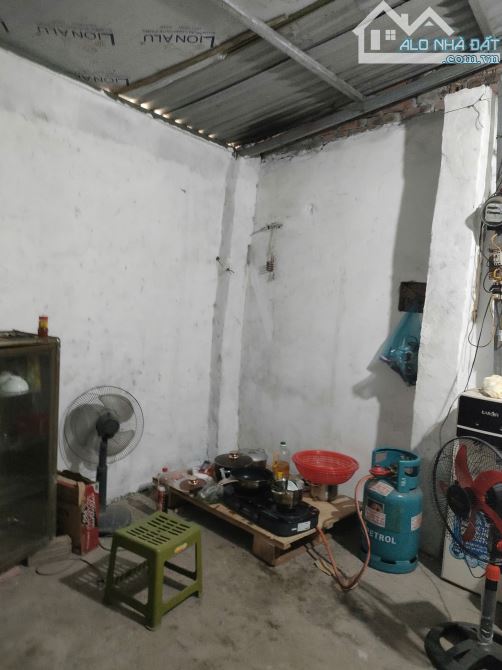 Bán gấp giá rẻ Giải Phóng 63m, cấp 4, mặt tiền 4m, 940 triệu Hoàng Mai.