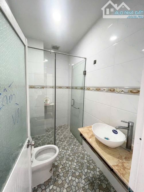 NHÀ NGAY ĐẠI HỌC Y PHẠM NGỌC THẠCH 4 TẦNG XE TẢI NGỦ NHÀ - NGANG 9M(9×16)14PN CHỈ 7.7 TỶ - 6