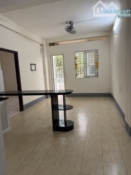 CHUNG CƯ CÓ SỔ, THANG MÁY, NGAY ĐH Y DƯỢC 50M2 GIÁ CHỈ NHỈNH 2 TỶ CÓ TL - 2