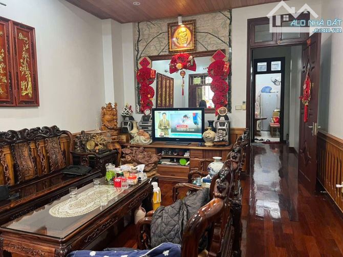 PHÂN LÔ Ô TÔ, HOÀNG QUỐC VIỆT,KINH DOAN, 3 THOÁNG, XÂY KIÊN CỐ, LẮP THANG MÁY RỘNG 80M2x6T