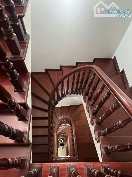 PHÂN LÔ Ô TÔ, HOÀNG QUỐC VIỆT,KINH DOAN, 3 THOÁNG, XÂY KIÊN CỐ, LẮP THANG MÁY RỘNG 80M2x6T