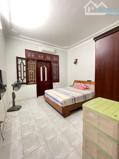 PHÂN LÔ Ô TÔ, HOÀNG QUỐC VIỆT,KINH DOAN, 3 THOÁNG, XÂY KIÊN CỐ, LẮP THANG MÁY RỘNG 80M2x6T