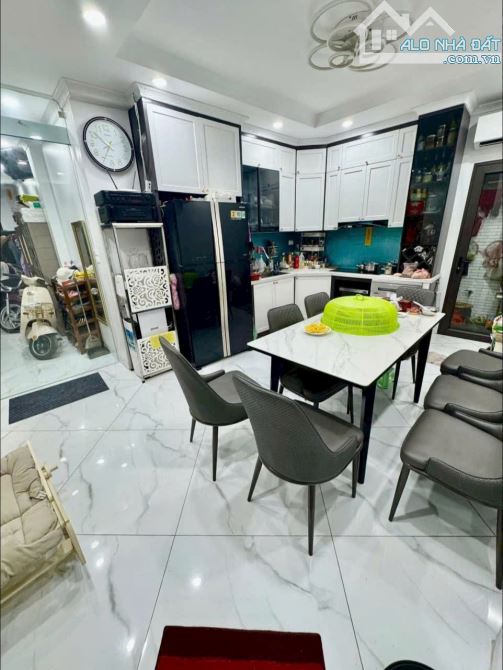 7 tầng thang máy lô góc đẹp 20m Phố Kim Ngưu, oto tránh đỗ, 58m2 sổ ngõ vip. Giá 21.5 tỷ