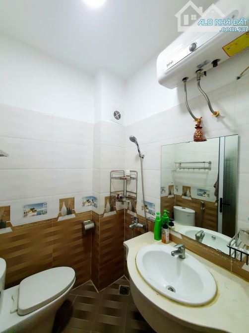 LẠC LONG QUÂN 32M2, 5 TẦNG, MT 3.2M, 8.69 TỶ, NHÀ DÂN XÂY, GẦN Ô TÔ TRÁNH