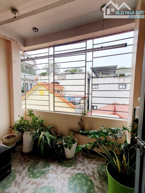 LẠC LONG QUÂN 32M2, 5 TẦNG, MT 3.2M, 8.69 TỶ, NHÀ DÂN XÂY, GẦN Ô TÔ TRÁNH