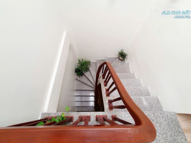 LẠC LONG QUÂN 32M2, 5 TẦNG, MT 3.2M, 8.69 TỶ, NHÀ DÂN XÂY, GẦN Ô TÔ TRÁNH