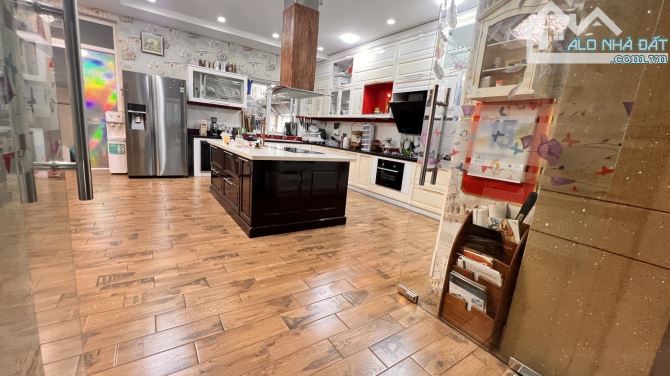 Biệt thự hẻm xe tải Nguyễn Kiệm P.Đức Nhuận 6 tầng 240m2 Giá 59 tỷ - 2