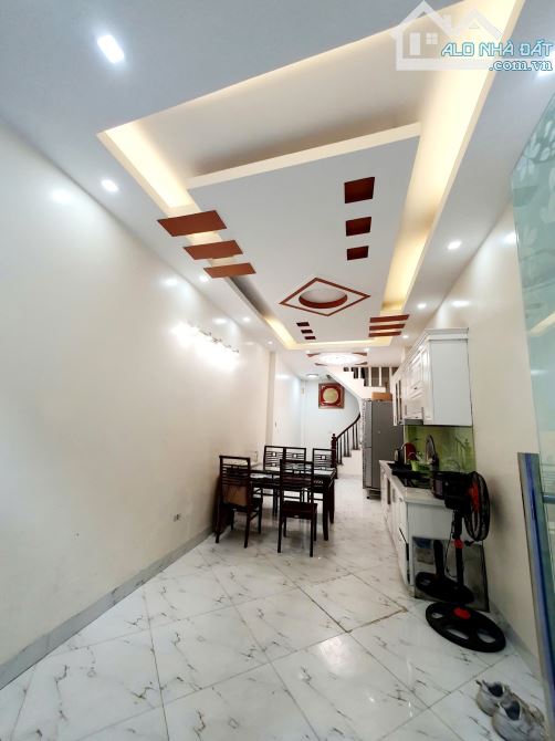 LẠC LONG QUÂN 32M2, 5 TẦNG, MT 3.2M, 8.69 TỶ, NHÀ DÂN XÂY, GẦN Ô TÔ TRÁNH