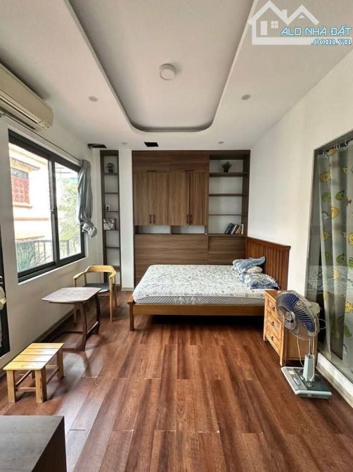 Trịnh Công Sơn – Phố Vip Tây Hồ. Nhà 5 tầng – Ô chờ thang máy – View Hồ Tây