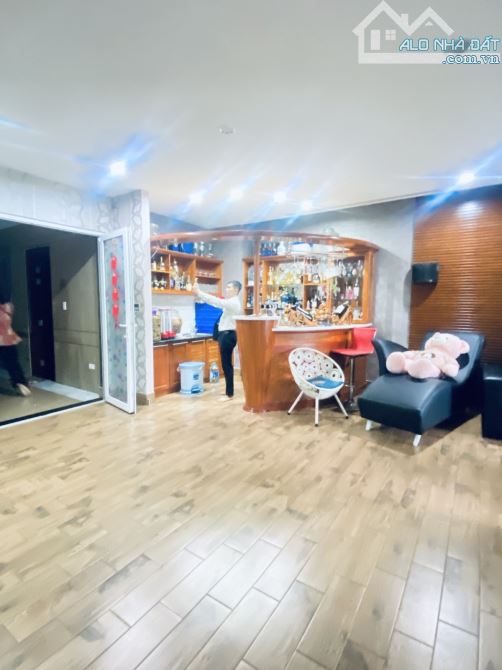 Biệt thự hẻm xe tải Nguyễn Kiệm P.Đức Nhuận 6 tầng 240m2 Giá 59 tỷ - 4
