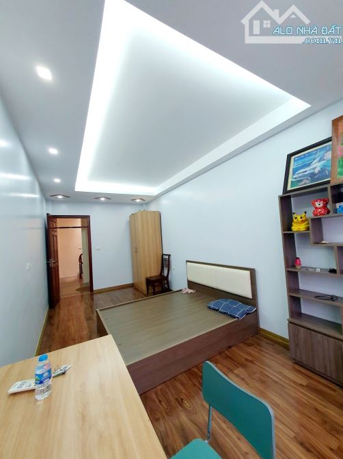 LẠC LONG QUÂN 32M2, 5 TẦNG, MT 3.2M, 8.69 TỶ, NHÀ DÂN XÂY, GẦN Ô TÔ TRÁNH