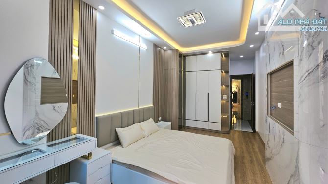 CHÍNH CHỦ BÁN NHÀ PHỐ TÂY SƠN, 10M RA OTO, 32M2, 5 Tầng, 8,5 Tỷ