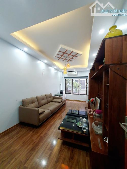 LẠC LONG QUÂN 32M2, 5 TẦNG, MT 3.2M, 8.69 TỶ, NHÀ DÂN XÂY, GẦN Ô TÔ TRÁNH