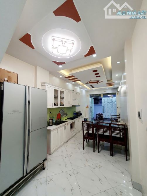 LẠC LONG QUÂN 32M2, 5 TẦNG, MT 3.2M, 8.69 TỶ, NHÀ DÂN XÂY, GẦN Ô TÔ TRÁNH