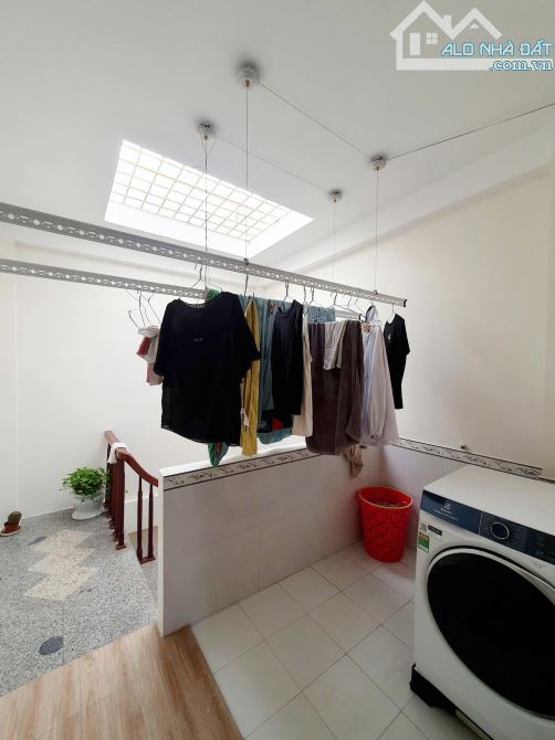 LẠC LONG QUÂN 32M2, 5 TẦNG, MT 3.2M, 8.69 TỶ, NHÀ DÂN XÂY, GẦN Ô TÔ TRÁNH