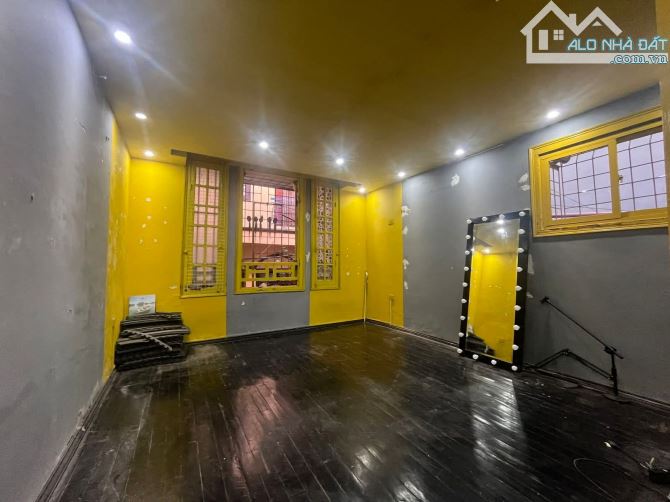 BIỆT THỰ CỔ XÓM HẠ HỒI – LÕI TRUNG TÂM – MẶT TIỀN RỘNG 5.3M – GIÁ TRỊ HIẾM CÓ