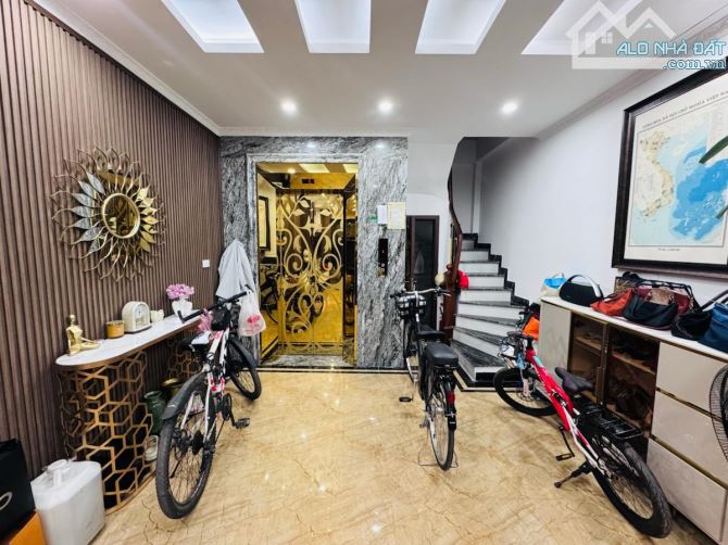 VÕ THỊ SÁU - BẠCH MAI, mặt ngõ phân lô 40m2 - 7 tầng thang máy nhập khẩu,3 bước oto tránh