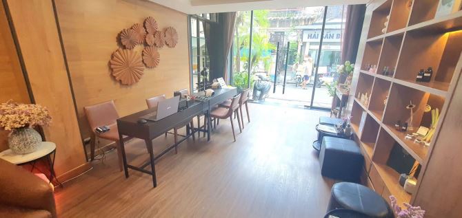 TÒA KHÁCH SẠN 8 TẦNG – 3 THOÁNG – THANG MÁY – DÒNG TIỀN 70TR/THÁNG