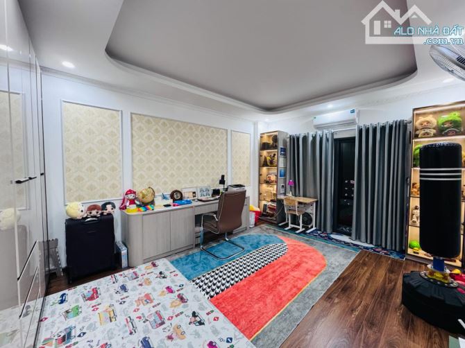 VÕ THỊ SÁU - BẠCH MAI, mặt ngõ phân lô 40m2 - 7 tầng thang máy nhập khẩu,3 bước oto tránh