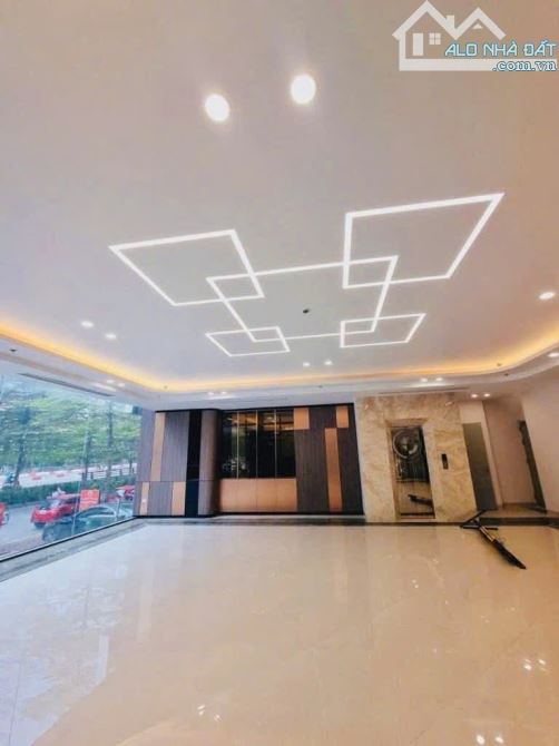 📍 TÒA VĂN PHÒNG HOÀNH TRÁNG MẶT PHỐ Q ĐỐNG ĐA. DT 250M², 12 TẦNG, DÒNG TIỀN KHỦNG.   👉 V - 2