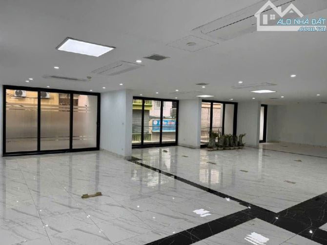 BÁN TÒA VĂN PHÒNG NGÕ LẠC LONG QUÂN – 295M² – 8 TẦNG – Ô TÔ TRÁNH – DOANH THU KHỦNG
