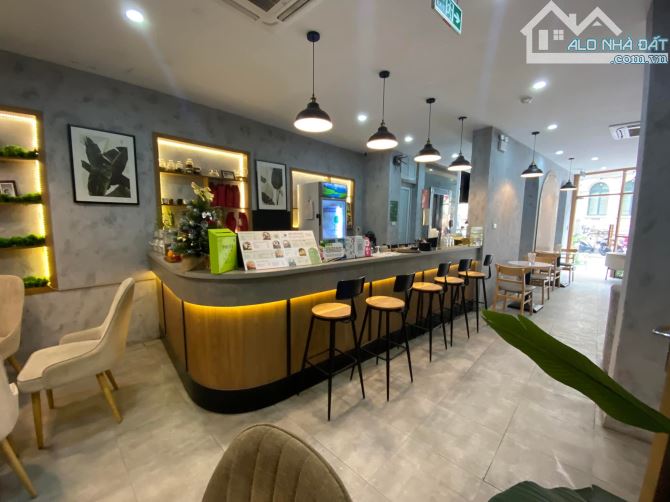 Mặt Phố Thợ Nhuộm 200M2 Mặt Tiền 8M 7 Tầng Lô Góc 125 Tỷ Dòng Tiền 10K$