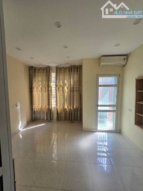 DTSD: 25/30m2 • 3 tầng • MT: 4m • giá: 7 Tỷ Quan Hoa Cầu Giấy