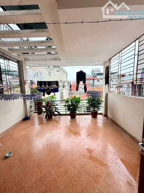 Bán nhà Dương Quảng Hàm - 46m - nhỉnh 15 tỷ - Lô góc - Ô tô - Dân xây chắc chắn