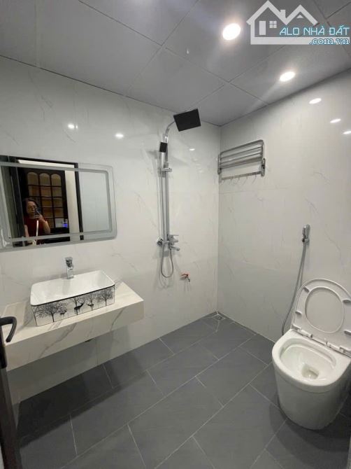 NHÀ BẠCH MAI - NGÕ NÔNGTHẲNG - GẦN Ô TÔ SẦM UẤT NGÀY ĐÊM - 40m*5tầng TC 10,5 tỷ CTL