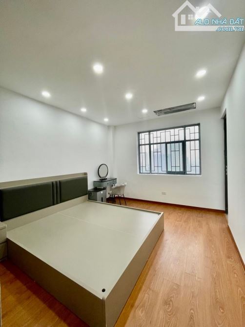 Chung cư lô góc phố Lê Văn Lương, Thanh Xuân. 80m2, 3 ngủ, 2wc, view hồ điều hoà