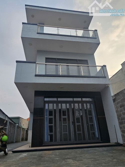 Cần bán nhà mặt tiền đường bà điểm Tây lân giá 12 tỷ