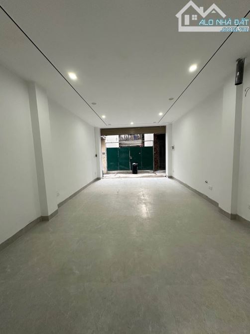 BÁN NHÀ PHỐ NGUYỄN KHOÁI – Ô TÔ ĐỖ VÀO NHÀ – 5 TẦNG XÂY MỚI – CHỈ 8,2 TỶ