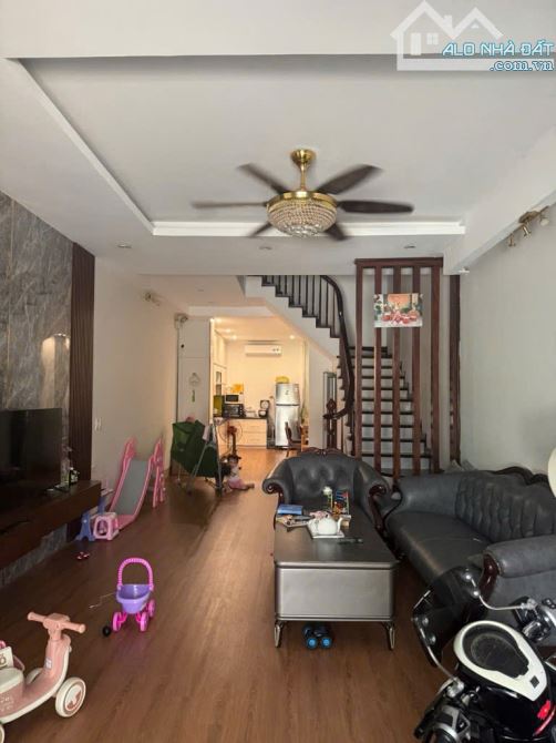 Bán Nhà Khu Phân Lô Quận Hai Bà Trưng, Lạc Trung, 2 oto tránh, vỉa hè, KD - 68m2 x 4 Tầng