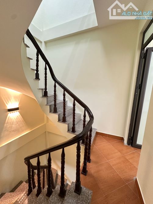 Bán nhà đường Hoàng Mai 35m lô góc 3 mặt thoáng, 4 tầng dân xây, gần hồ Đền Lừ, giá 7,9 tỷ