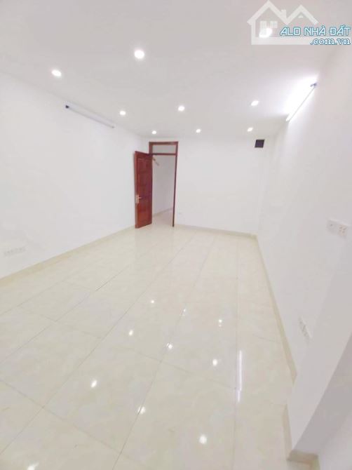 Bán nhà mặt phố-7 tầng thang. Máy-vỉa hè 5m-kinh doanh sầm uất-thiết kế thông sàn