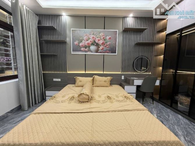 SỞ HỮU NHÀ 5 TẦNG GẦN PHỐ TÂN MAI 30M RA MẶT PHỐ Ở NGAY, GIÁ TRỊ TĂNG BỀN VỮNG