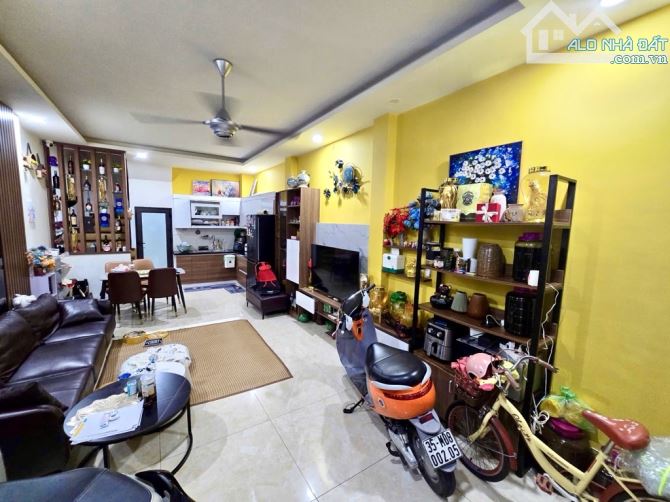 NHÀ ĐẸP Ở NGAY - NGÕ THÔNG - VÀI BƯỚC RA MẶT PHỐ