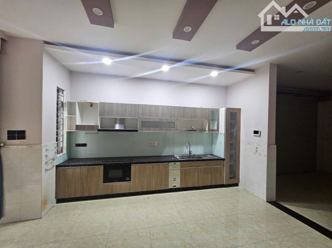 Cần bán nhà mặt tiền đường bà điểm Tây lân giá 12 tỷ - 2