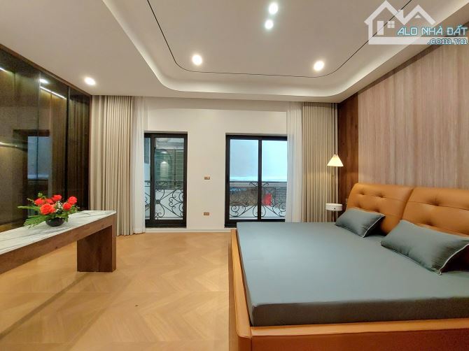 Nhà mới phố Bạch Mai DT 48m2x6T thang máy - full nội thất- cách phố 15m ở luôn