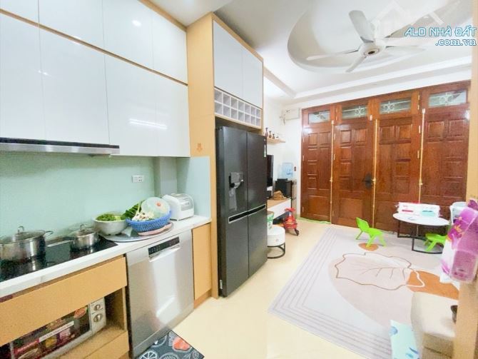 Nhà phố Lương Khánh Thiện - HM, DT 36mx6T, MT 4.8m, cách mặt phố oto tránh 30m