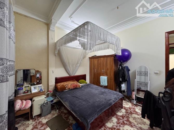 Nhà đẹp yên lãng tt đống đa dân xây KCBT chắc chắn phân lô đẹp khu hiếm người bán