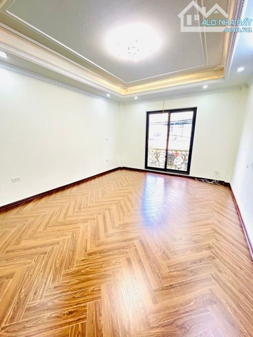 Bán nhà phố Vĩnh Hưng 40m², ô tô vào nhà, 5 tầng mới, thang máy, giá 12,5 tỷ
