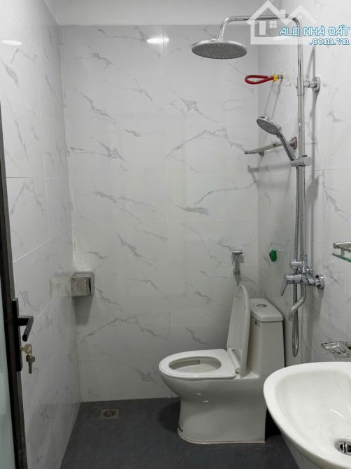 BÁN NHÀ ĐÔNG DƯ GIA LÂM SÁT CỰ KHỐI 5.35 TỶ 5 TẦNG 37m MT 4m Ô TÔ DÒNG TIỀN 14 TRIỆU/1T - 3